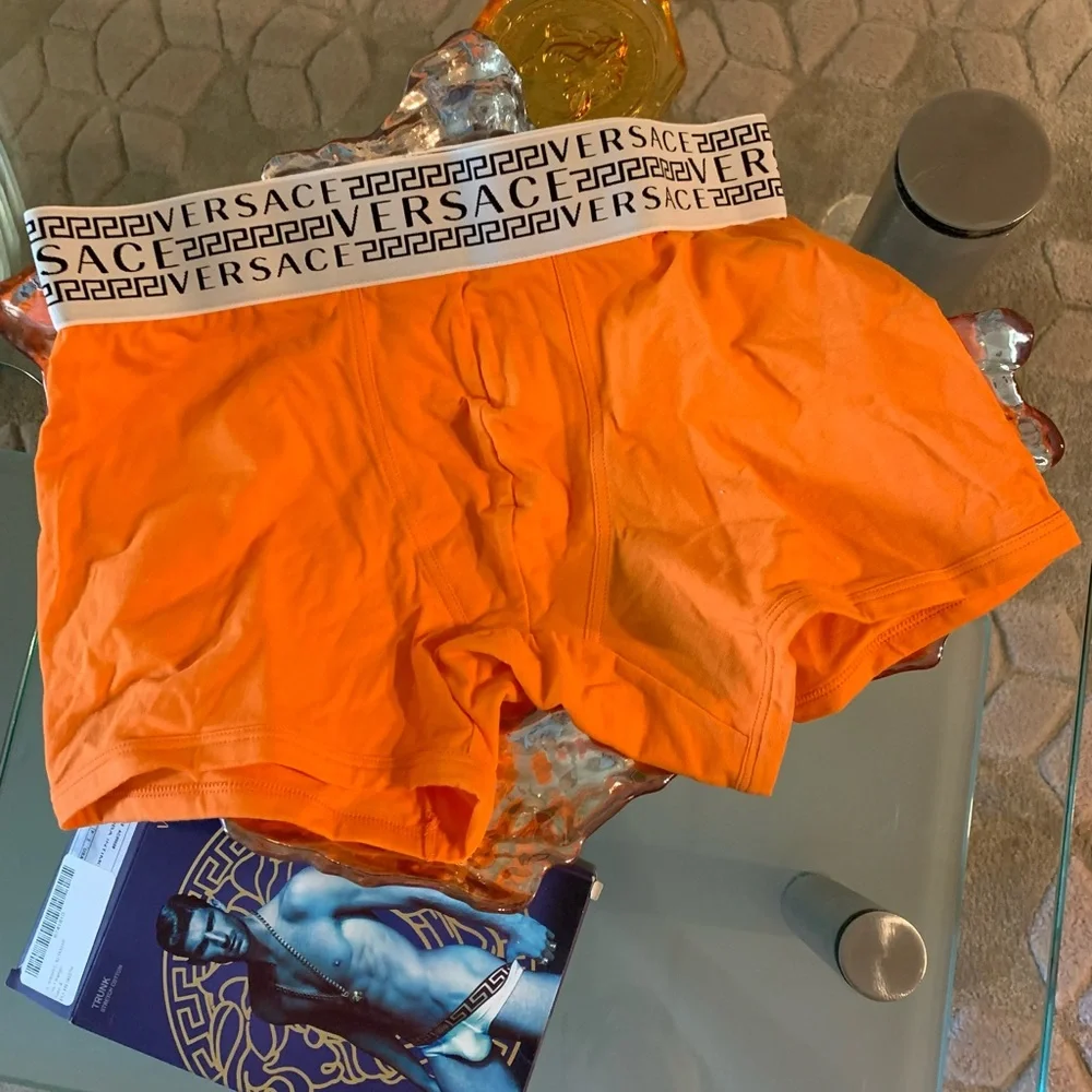 VERSACE - Picture 3 of 7